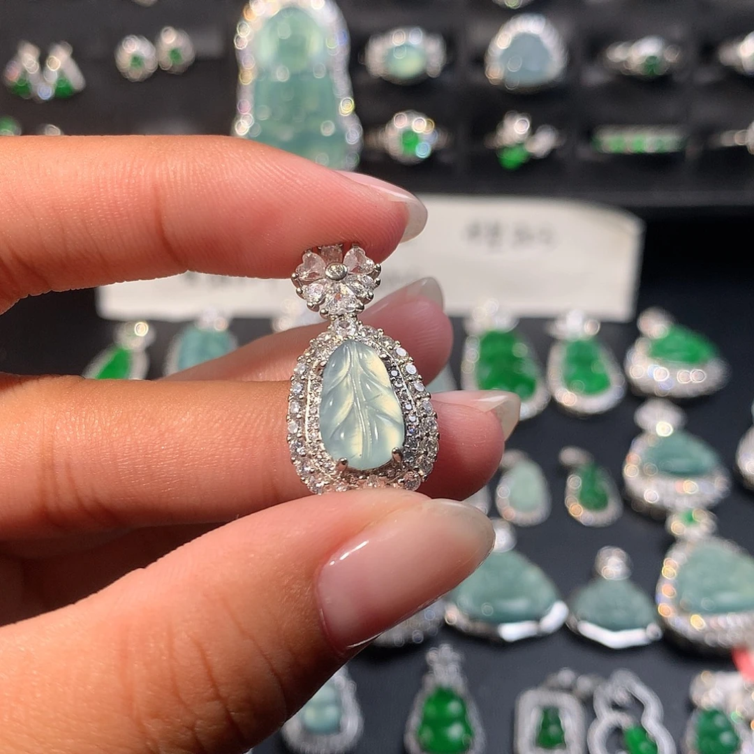 翡翠未镶嵌颈饰叶子