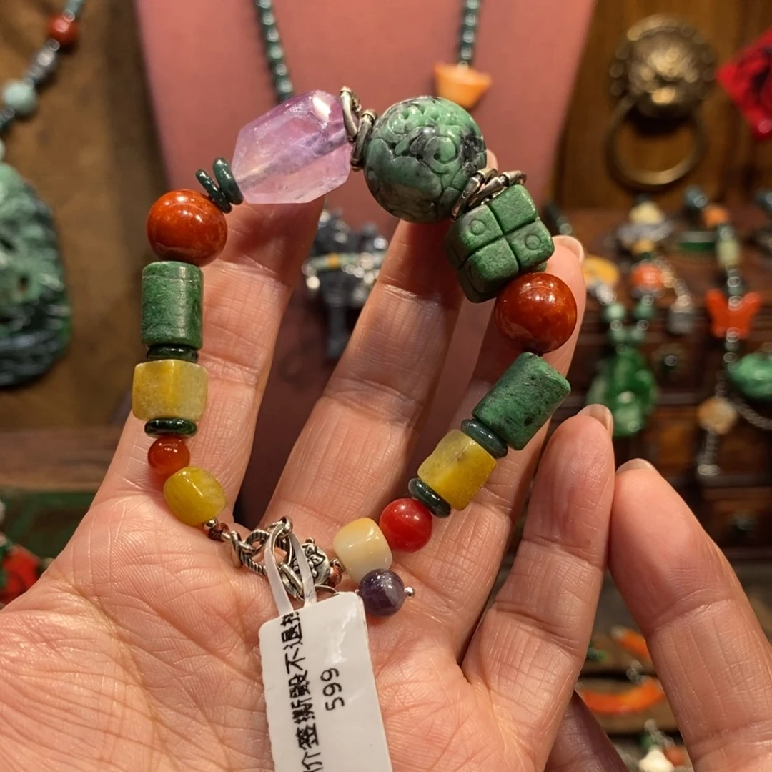 翡翠吊坠(赠链)未镶嵌