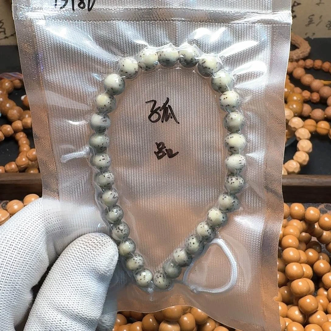 猴头核桃吊坠?***子星月手持