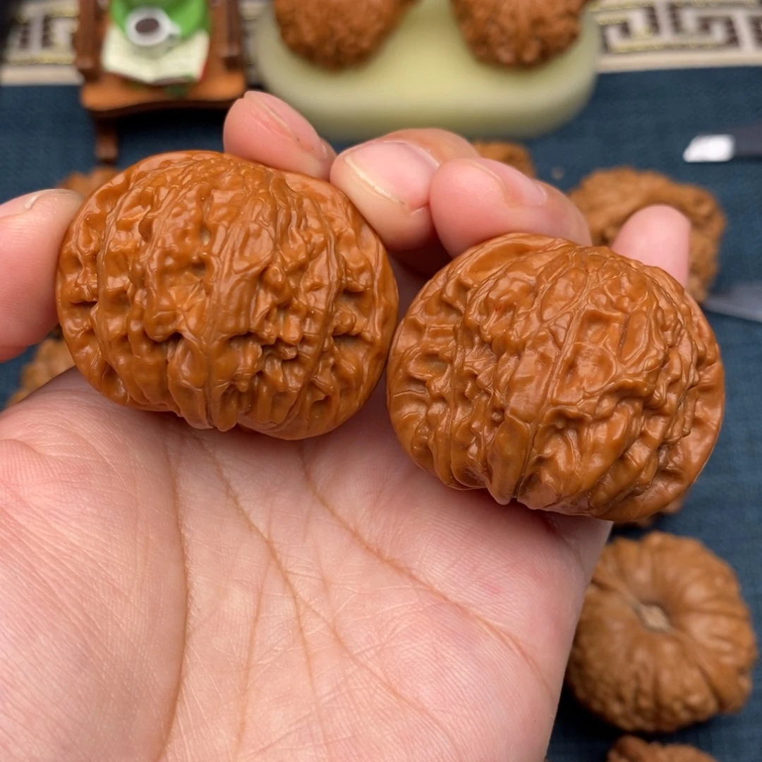 把件文玩核桃42山地红皮球磨