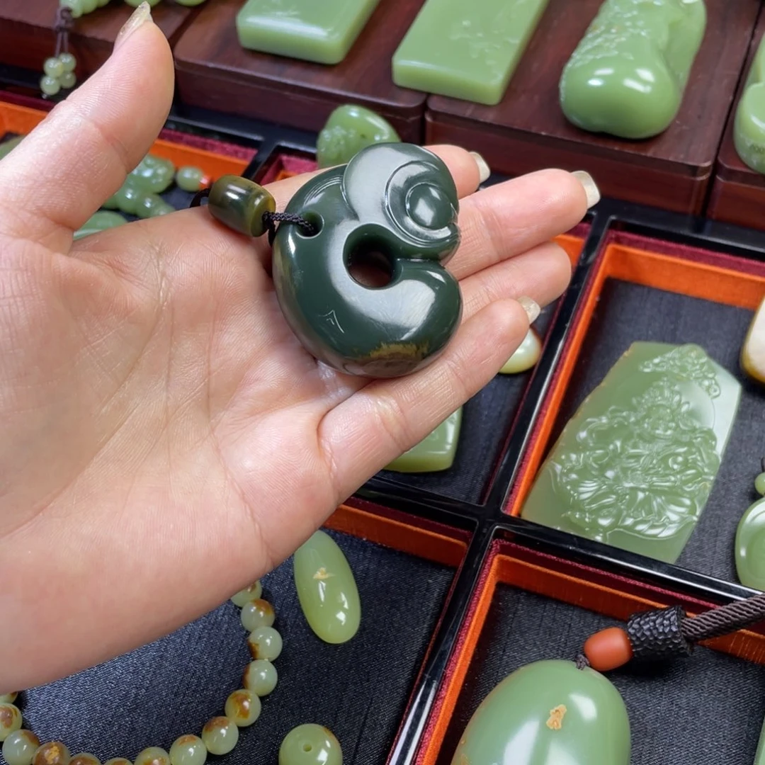 无***酒岫岩河磨玉（透闪石质玉）未镶嵌挂件