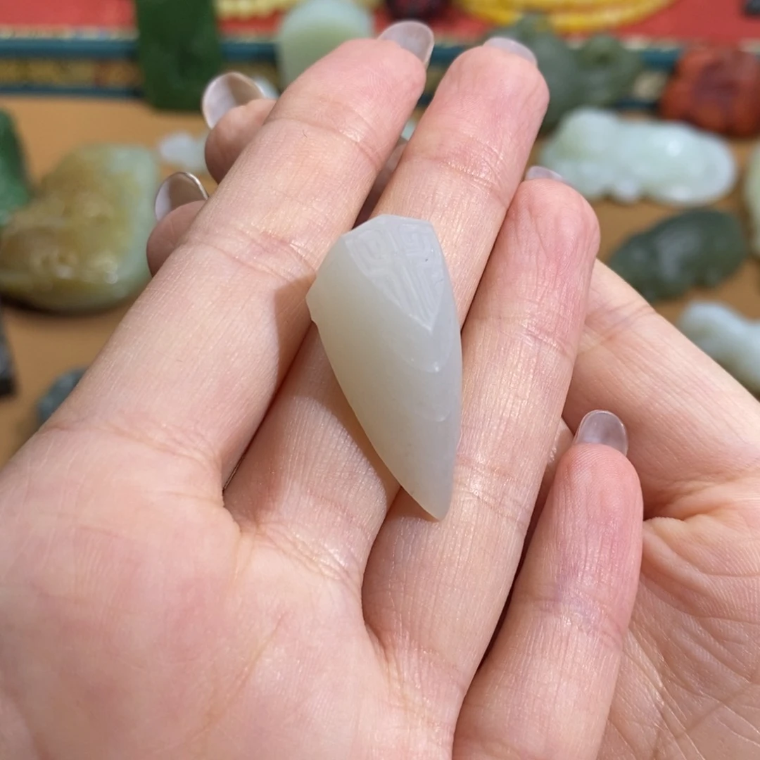 和田玉颈饰未镶嵌定制