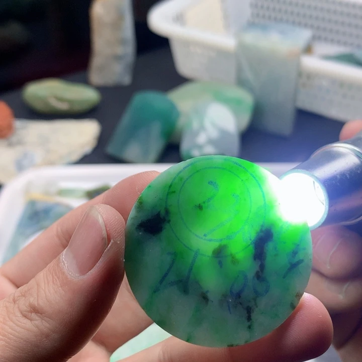 颈饰未镶嵌翡翠智***肥材料