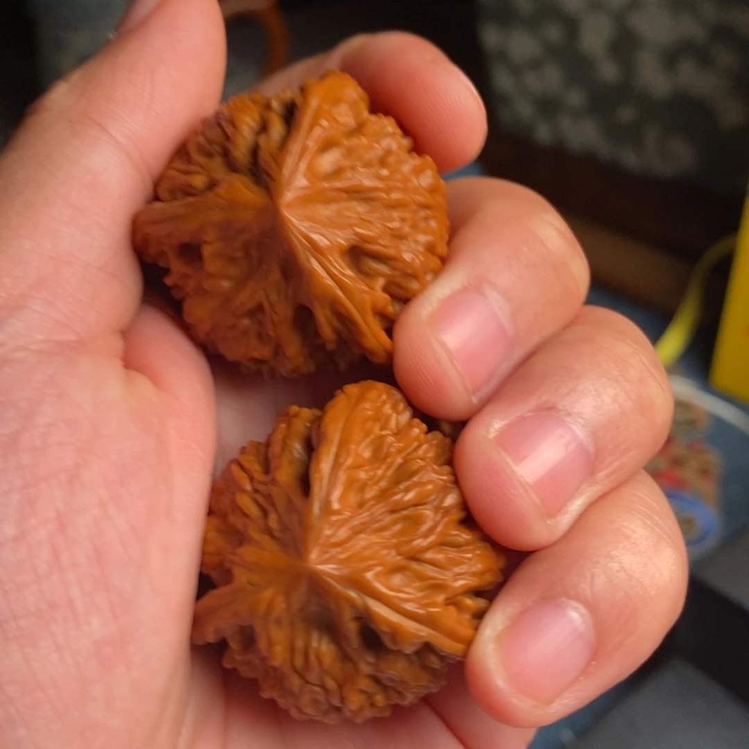 大***利文玩核桃吊坠核为贵