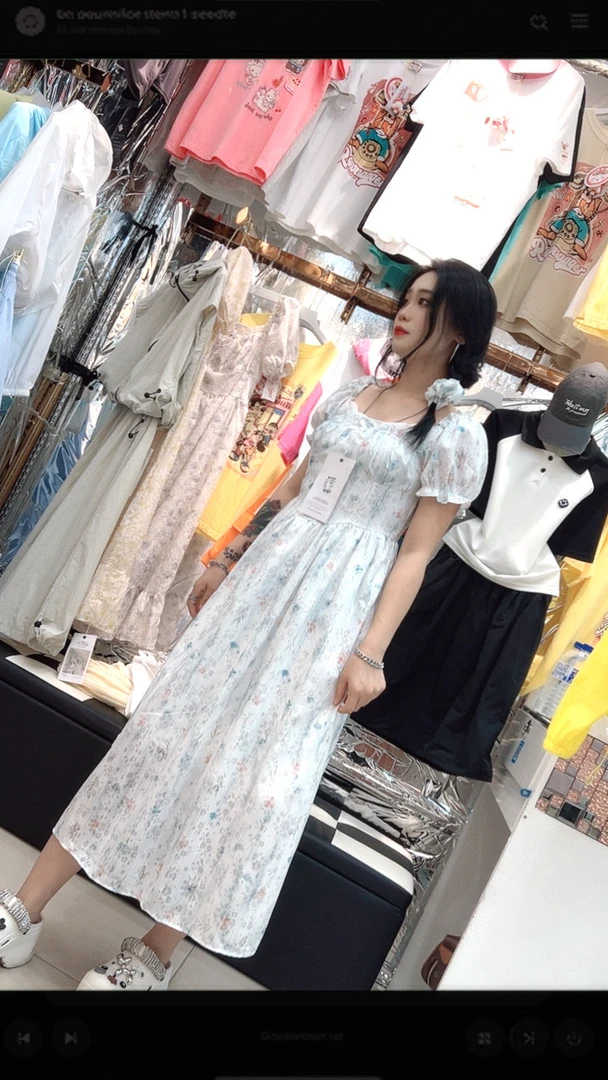 夏季法式温柔蕾丝方领碎花泡泡袖长款显瘦连衣裙