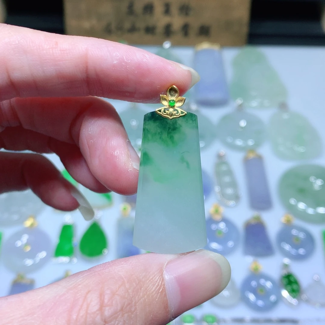翡翠吊坠(不含链)18K金镶嵌