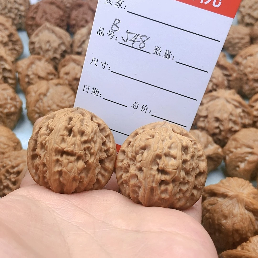 文玩核桃吊坠548号全品三角白36尺