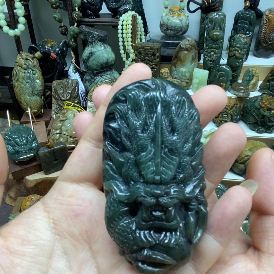 未镶嵌岫岩河磨玉（透闪石质玉）把件