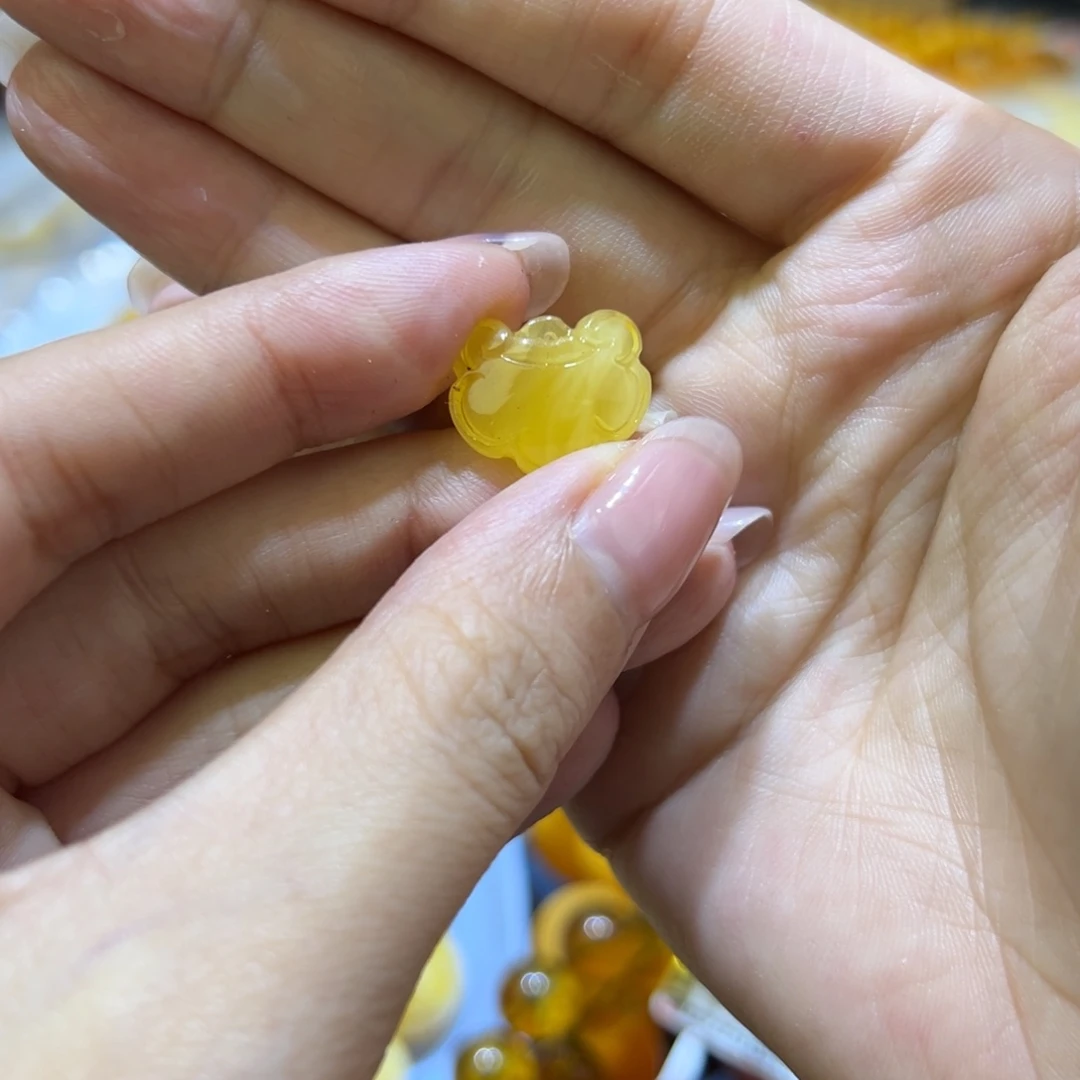 琥珀珠宝奇石未镶嵌
