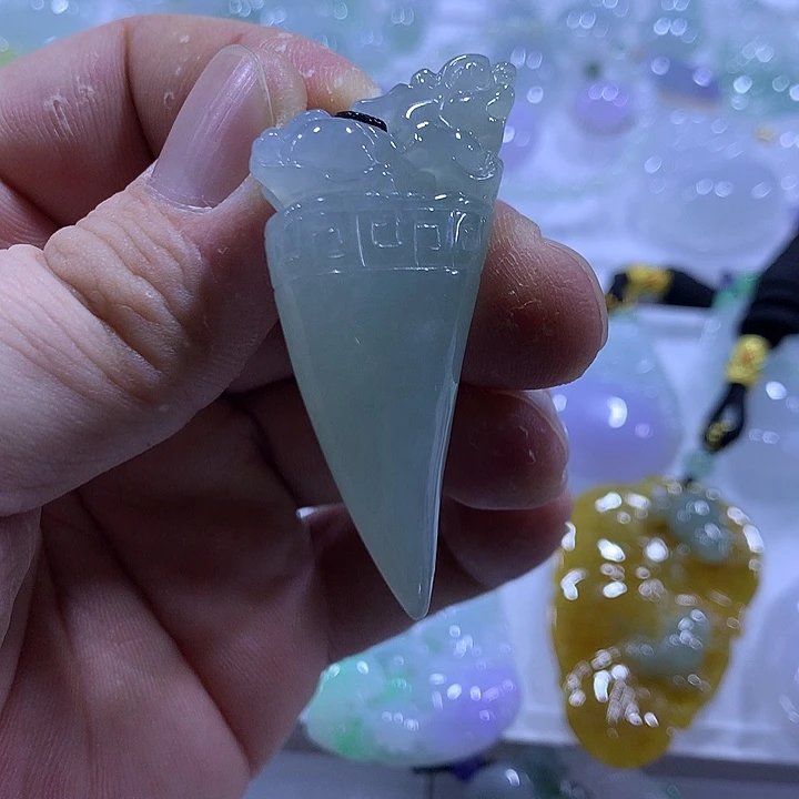 翡翠未镶嵌颈饰天然翡翠A货吊坠