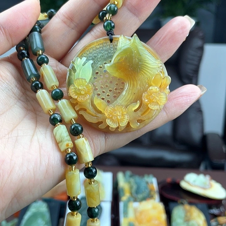 蛇纹石玉颈饰未镶嵌
