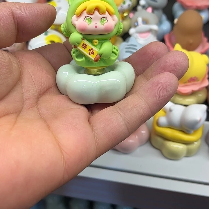 摆件陶绿色小女孩转转（树脂）