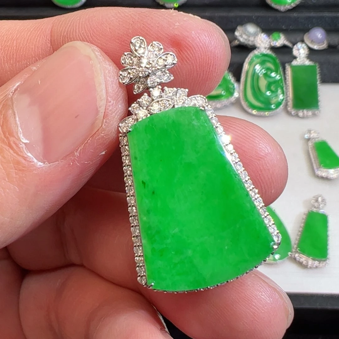 翡翠吊坠(不含链)18K金镶嵌