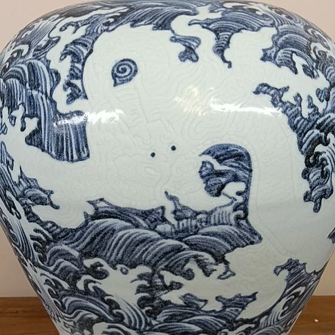 中***河摆件青花留白海水龙纹梅瓶