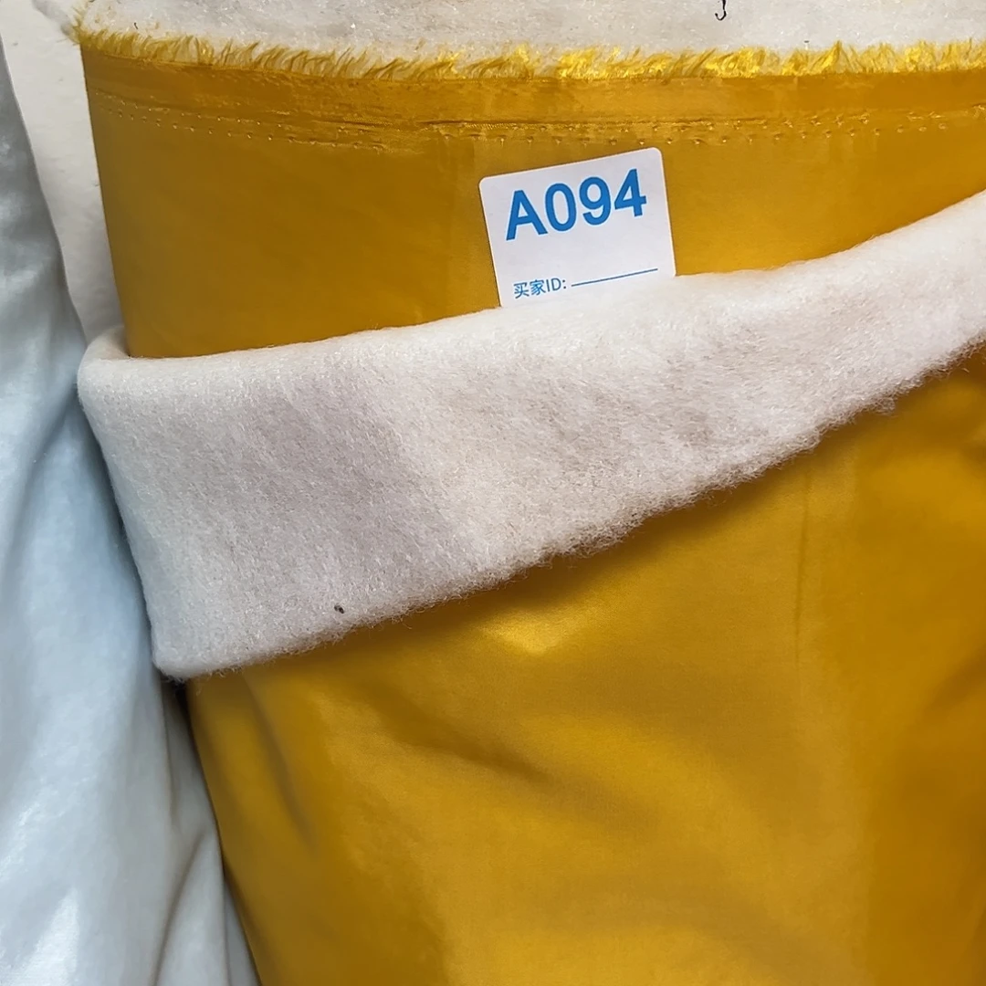 无纺布黄色西装，内存加冕¥9 ， 3米094