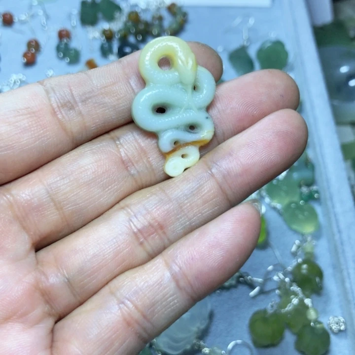 【闪购商品】蛇纹石玉耳环未镶嵌