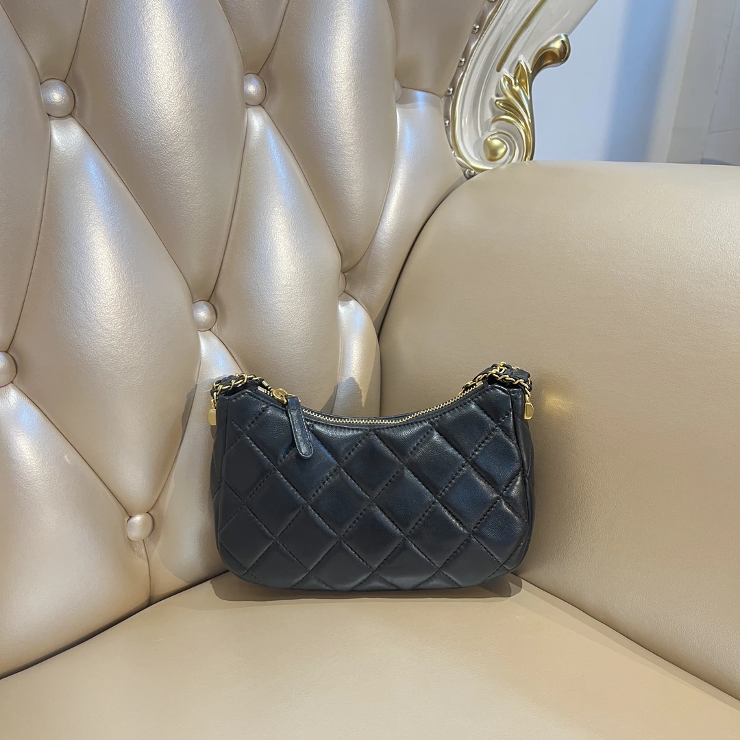 时尚轻奢单肩斜挎女包WALT6079黑色