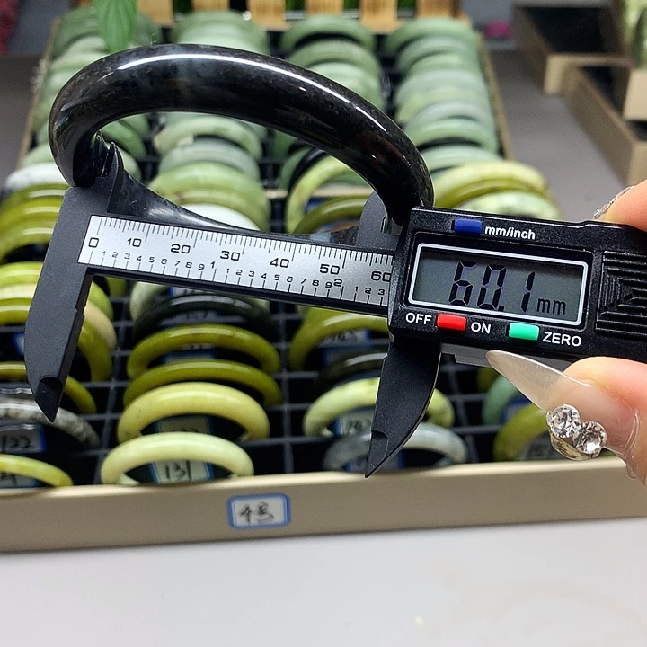 未镶嵌蛇纹石玉手镯157
