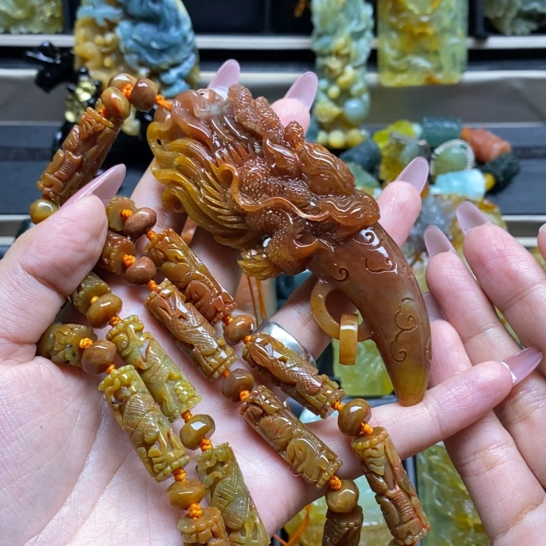蛇纹石玉未镶嵌颈饰肉**团