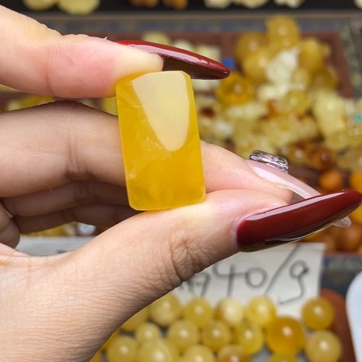 蜜蜡未镶嵌珠宝奇石金绞蜜妖花无事牌吊坠