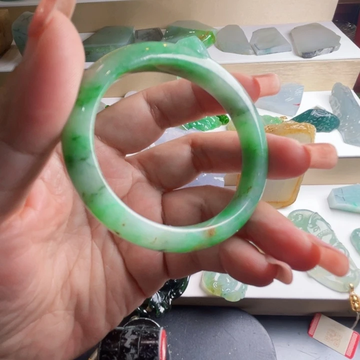 未镶嵌手镯翡翠天然翡翠