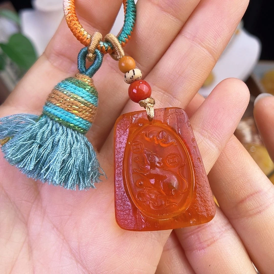 未镶嵌琥珀珠宝奇石