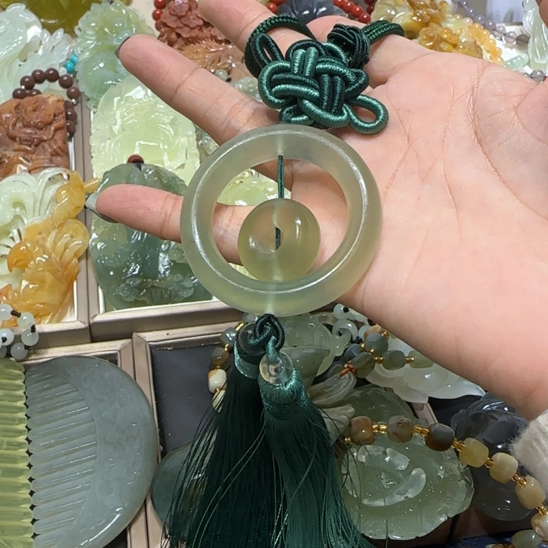 未镶嵌蛇纹石玉吊坠