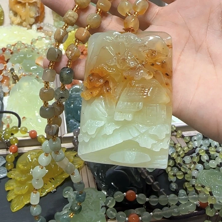 未镶嵌蛇纹石玉吊坠