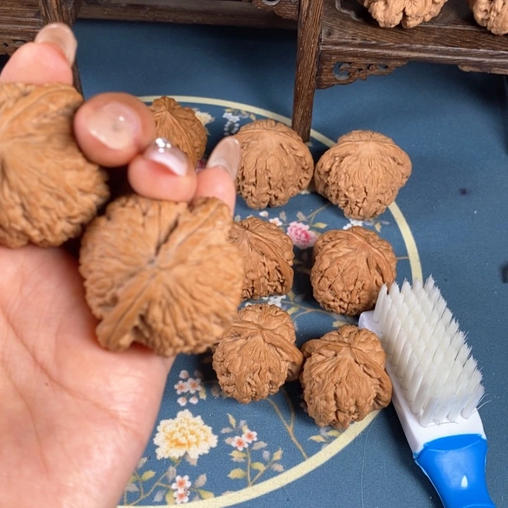 核桃迷***行文玩核桃白狮子