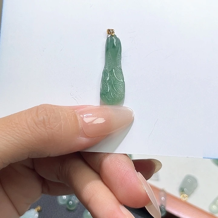 颈饰18K金镶嵌翡翠