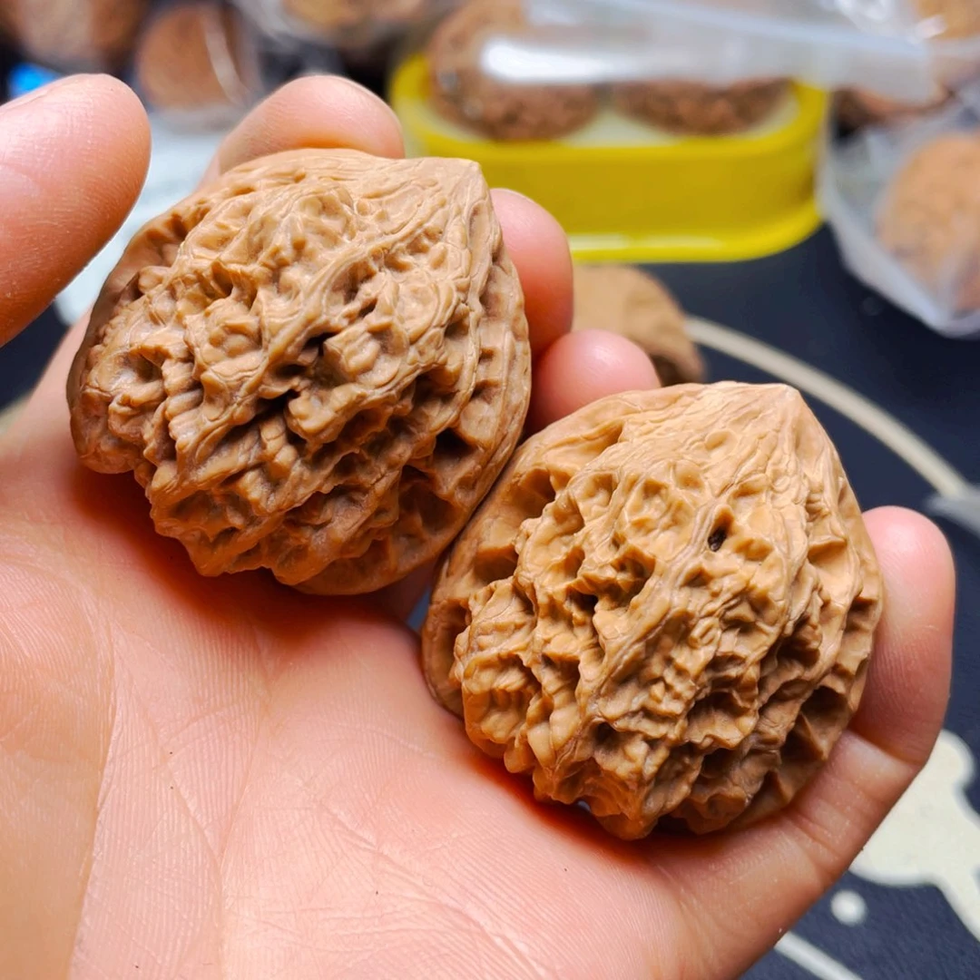 文玩核桃吊坠野牛一对
