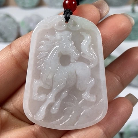 翡翠颈饰未镶嵌马到成功福利