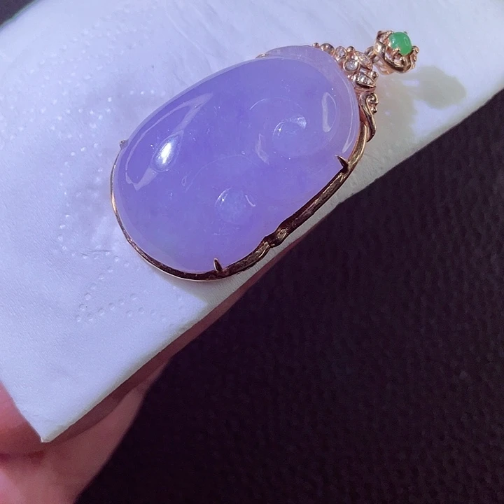 翡翠18K金镶嵌颈饰翡翠