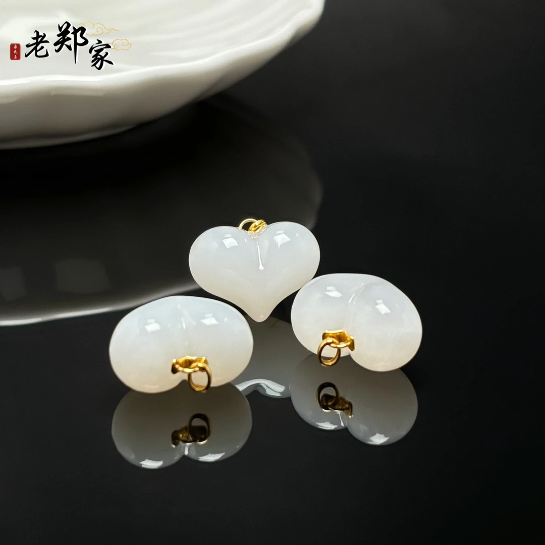 【老郑家】18k金和田玉爱心吊坠 3342-1 多样性发1件 约15*20*12mm