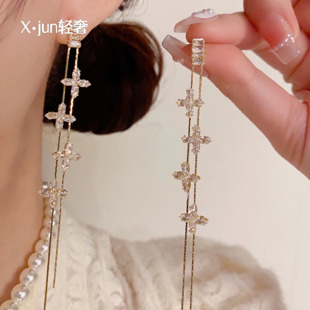 铜合金耳饰 春夏新款气质轻奢四叶花长款流苏耳坠精致百搭925耳饰