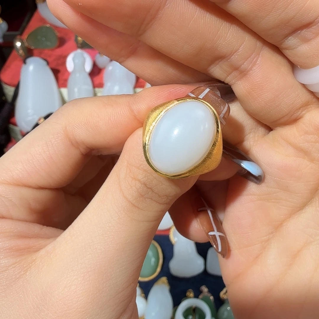 和田玉18K金镶嵌颈饰