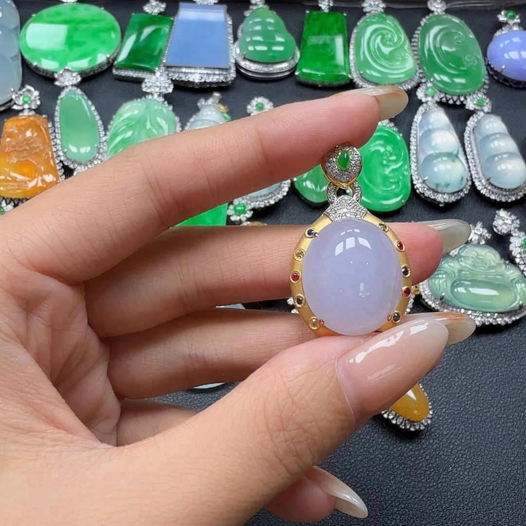 翡翠18K金镶嵌颈饰