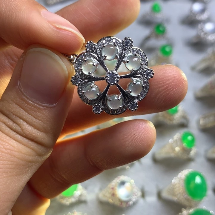 翡翠未镶嵌戒指铜托，卖裸石，需要二次镶嵌