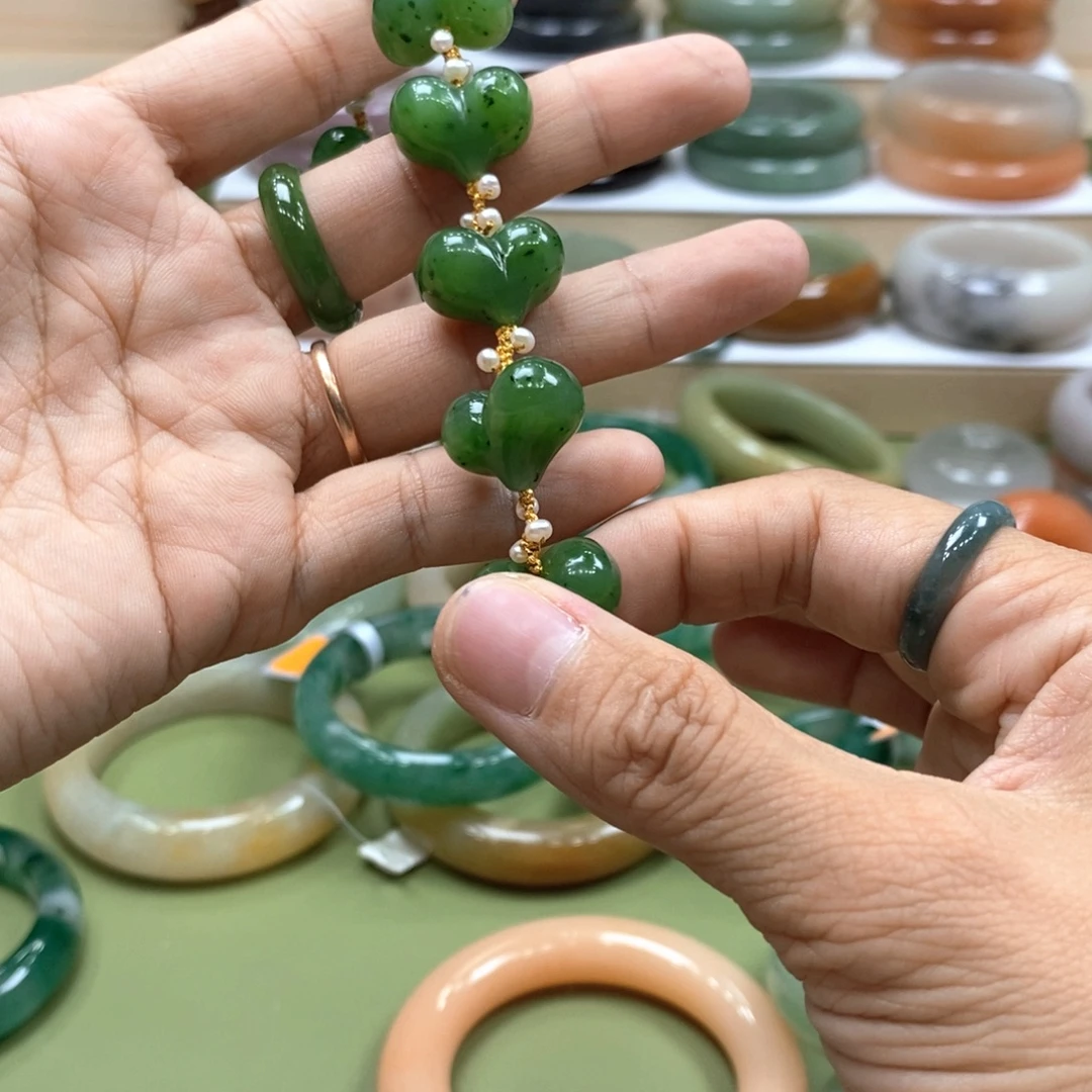 温***）未镶嵌手镯石英岩玉