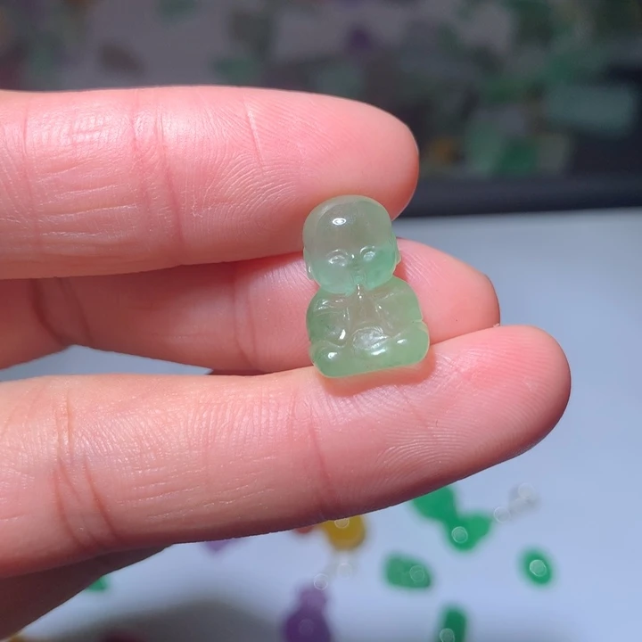 六***六翡翠未镶嵌颈饰挂件