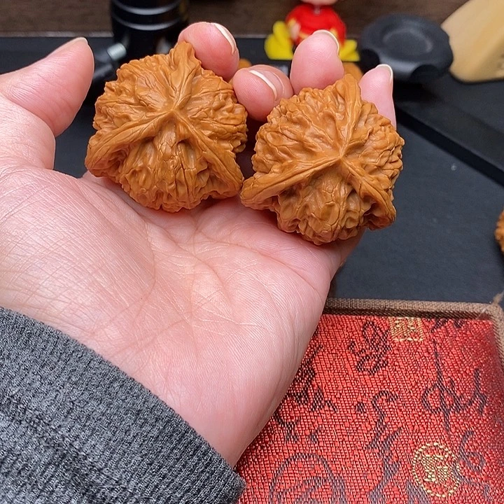 遇***っ文玩核桃把件宫灯