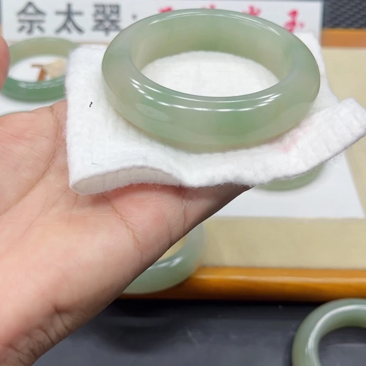 石英质玉手镯未镶嵌斌****元