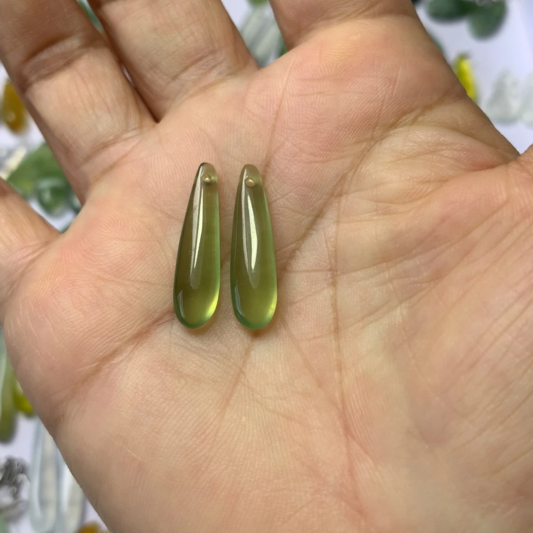 未镶嵌蛇纹石玉耳环