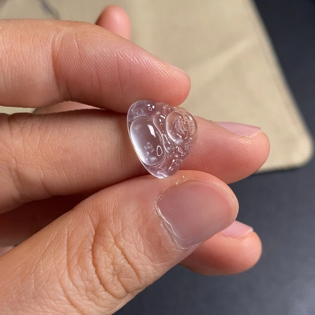 翡翠未镶嵌颈饰佛公