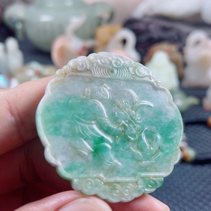 翡翠未镶嵌颈饰吊坠