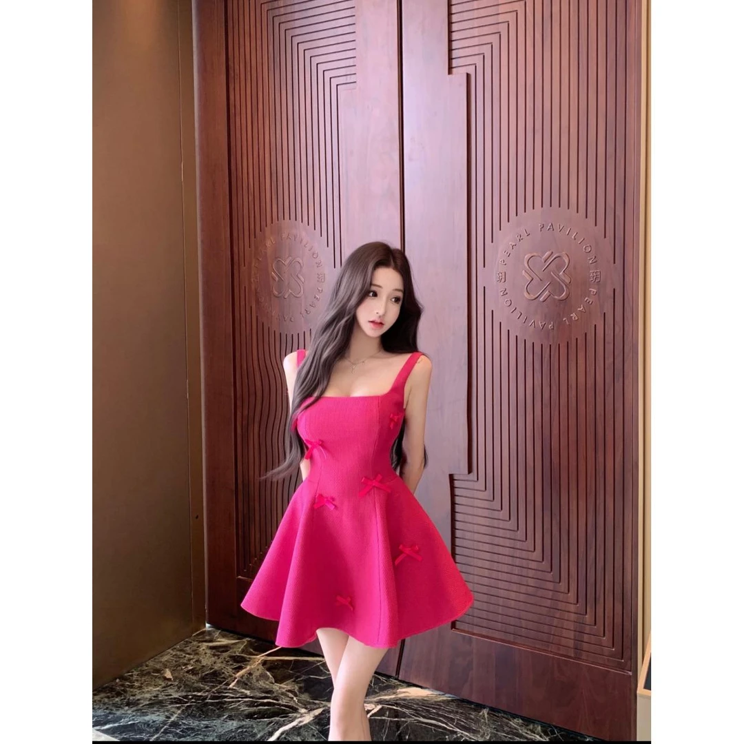 玫粉色蝴蝶结方领吊带连衣裙女夏季纯欲风裙子高级感气质a字短裙