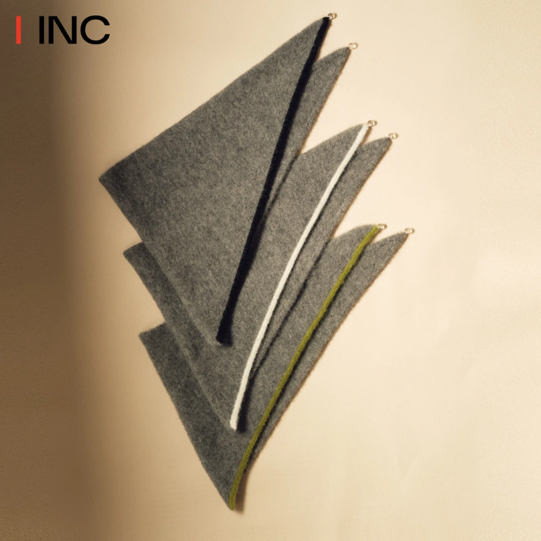 MARCHEN 雪融三角巾女25AW冬季假日系列新款百搭纯色围巾IINC