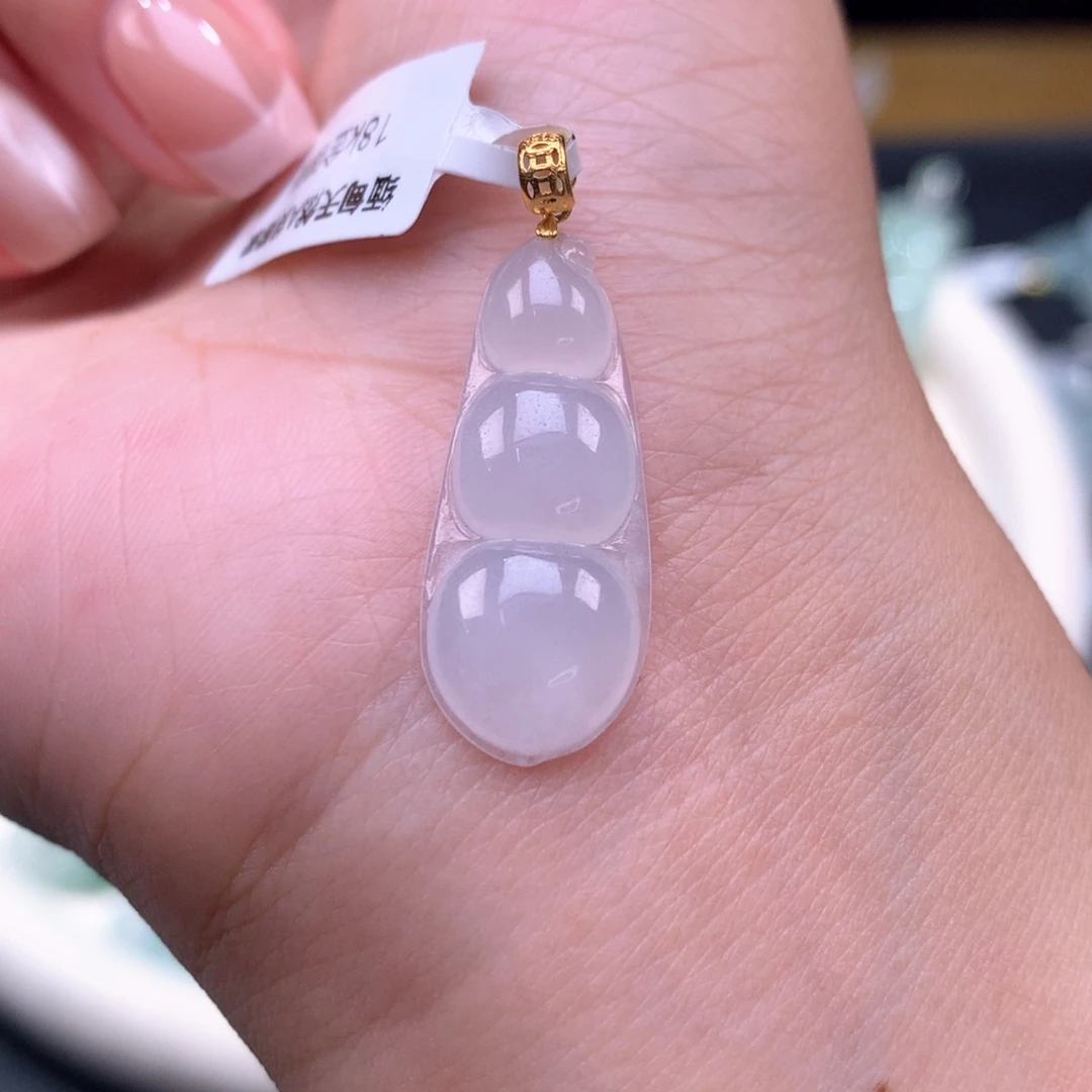 颈饰18K金镶嵌翡翠福豆