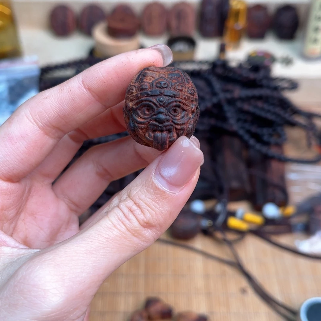 降真香其他2.5圆头扎基拉姆雕刻件