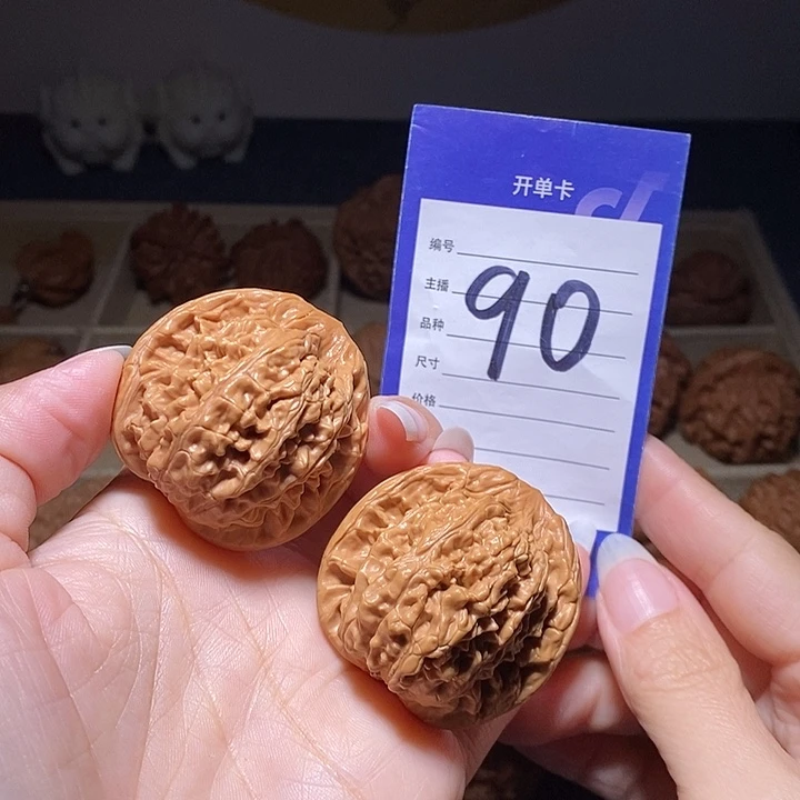 文玩核桃把件望月42左右